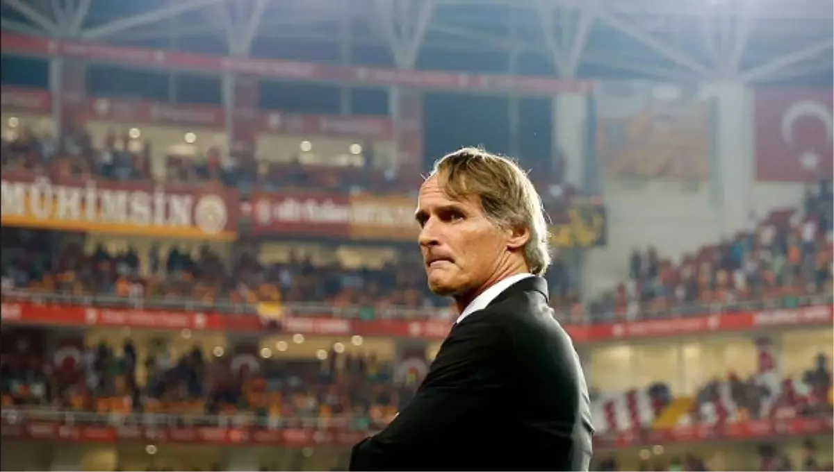 Galatasaray\'da Riekerink\'in Kredisi Arttı!