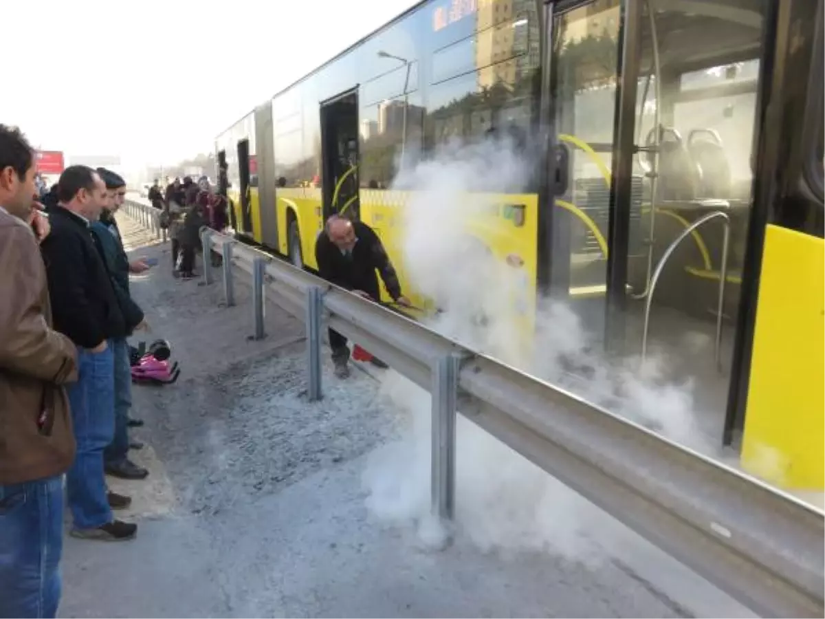 İett Otobüsünün Lastiğinden Duman Yükseldi, Yolcular Korku Dolu Anlar Yaşadı