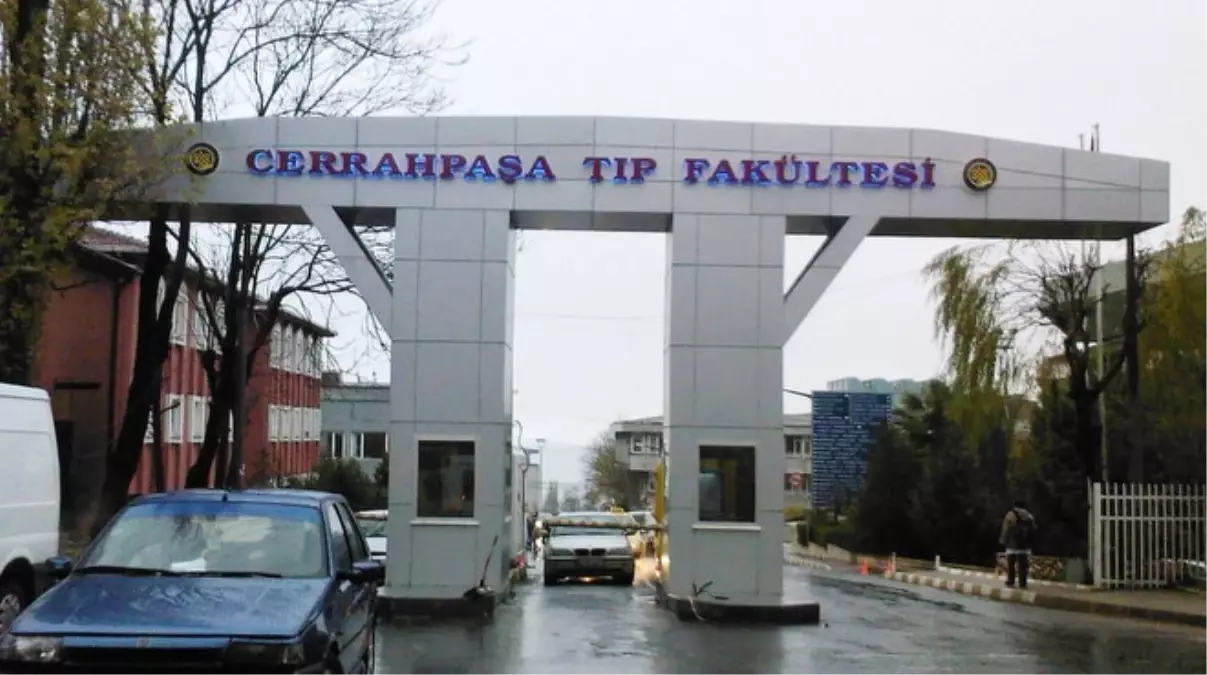 İstanbul Üniversitesi Cerrahpaşa Tıp Fakültesi Psikiyatri Kliniği\'nde Tedavi Gören Bir Polis...