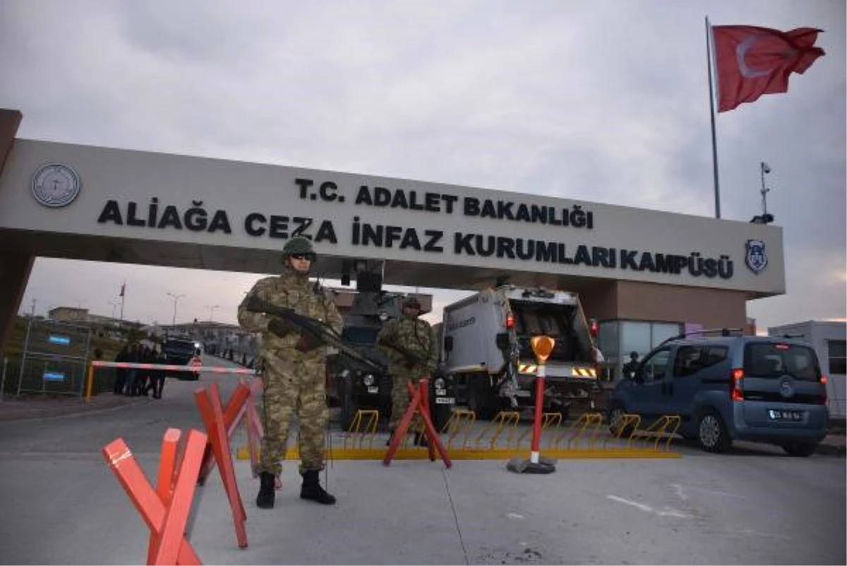 İzmir\'de 270 Sanıklı Fetö Davasına Devam Ediliyor