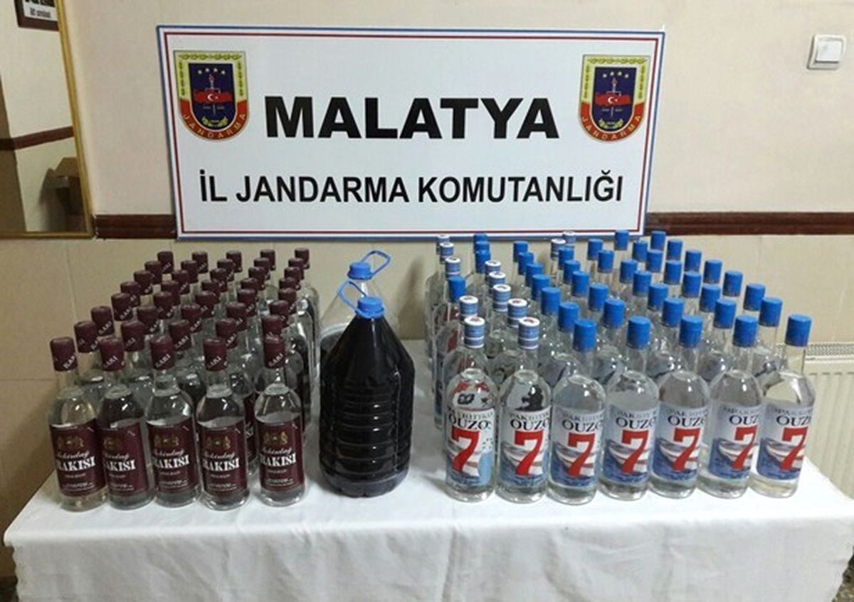 Jandarma Kaçak Sigara, Esrar ve Kaçak İçki Ele Geçirdi