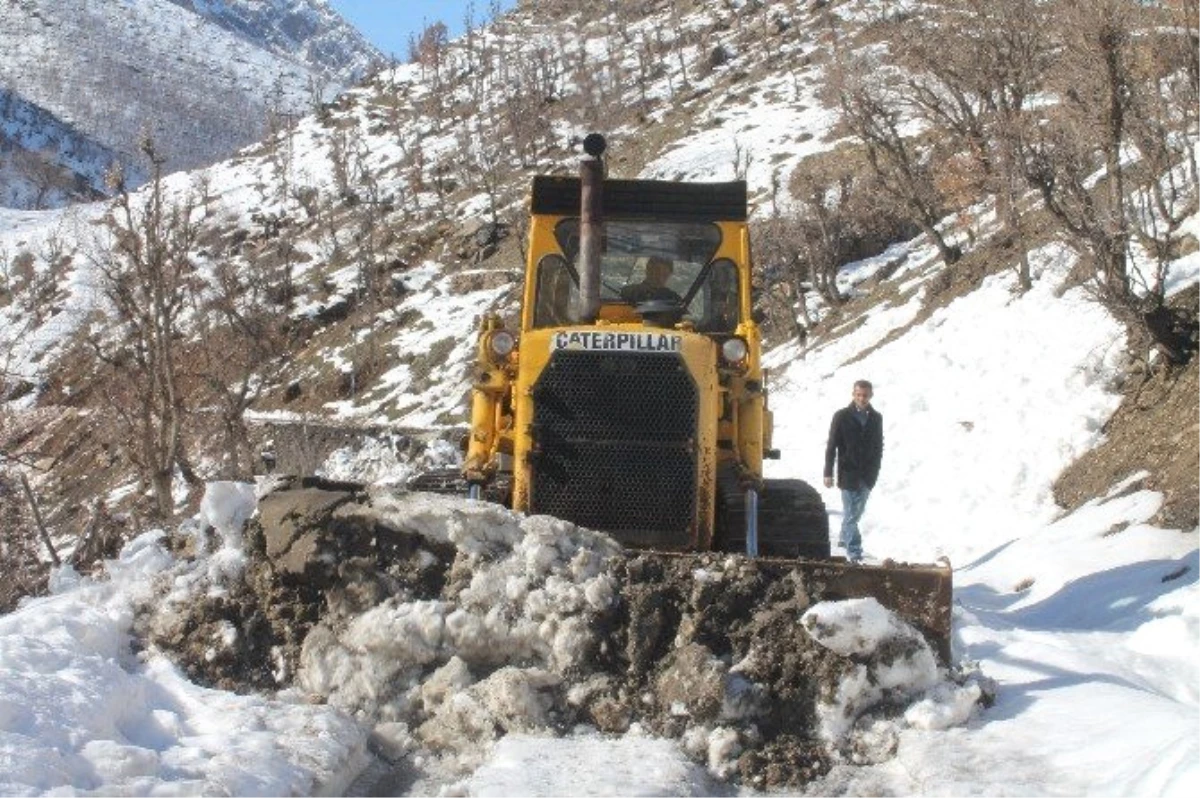 Kars\'ta 67 Köy Yolu Ulaşıma Kapalı