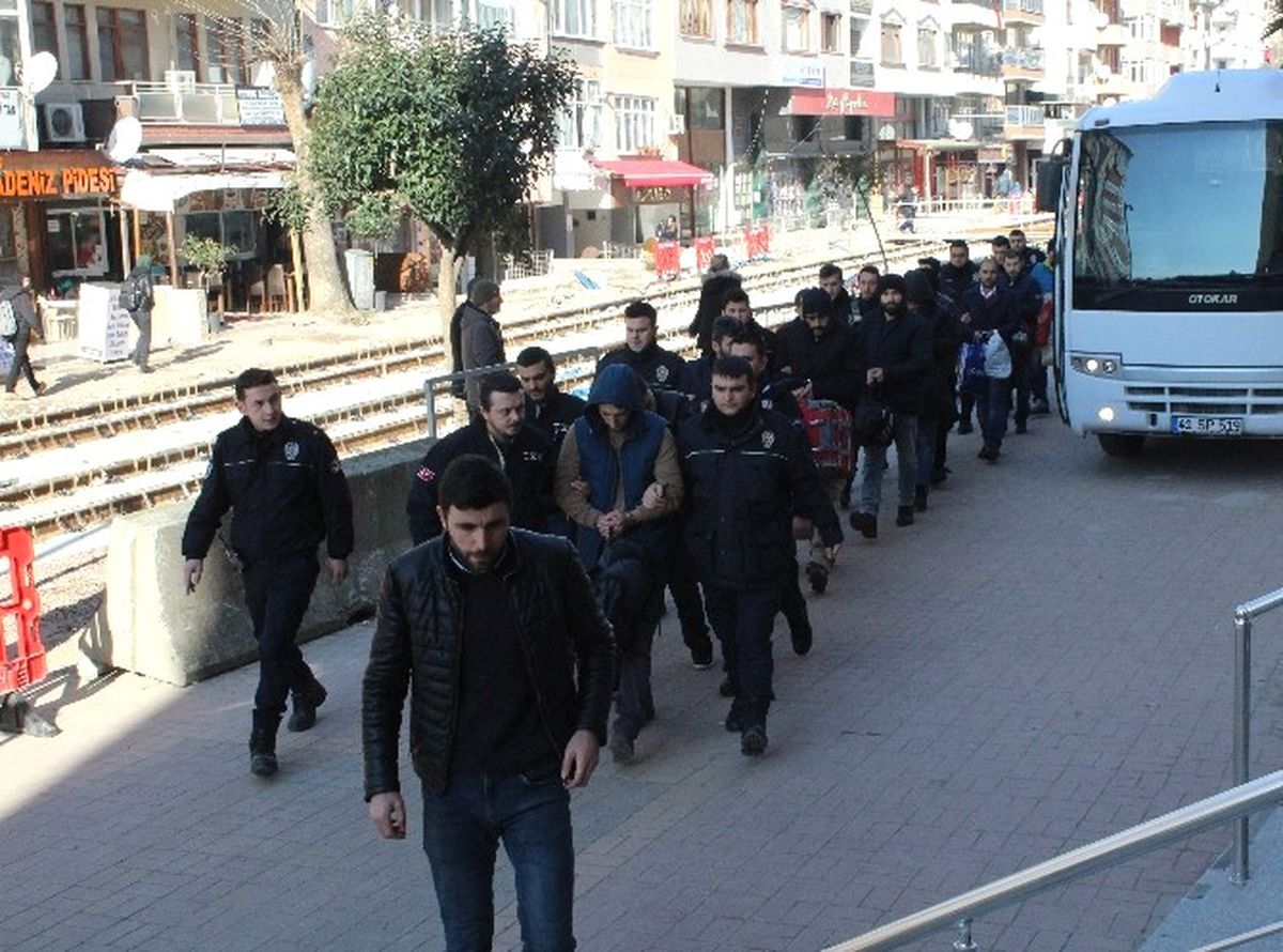 Kocaeli\'de Fetö Operasyonunda 11 Polis Memuru Adliye Sevk Edildi