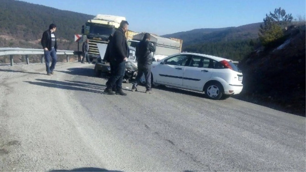 Kütahya\'da Trafik Kazası: 2 Yaralı
