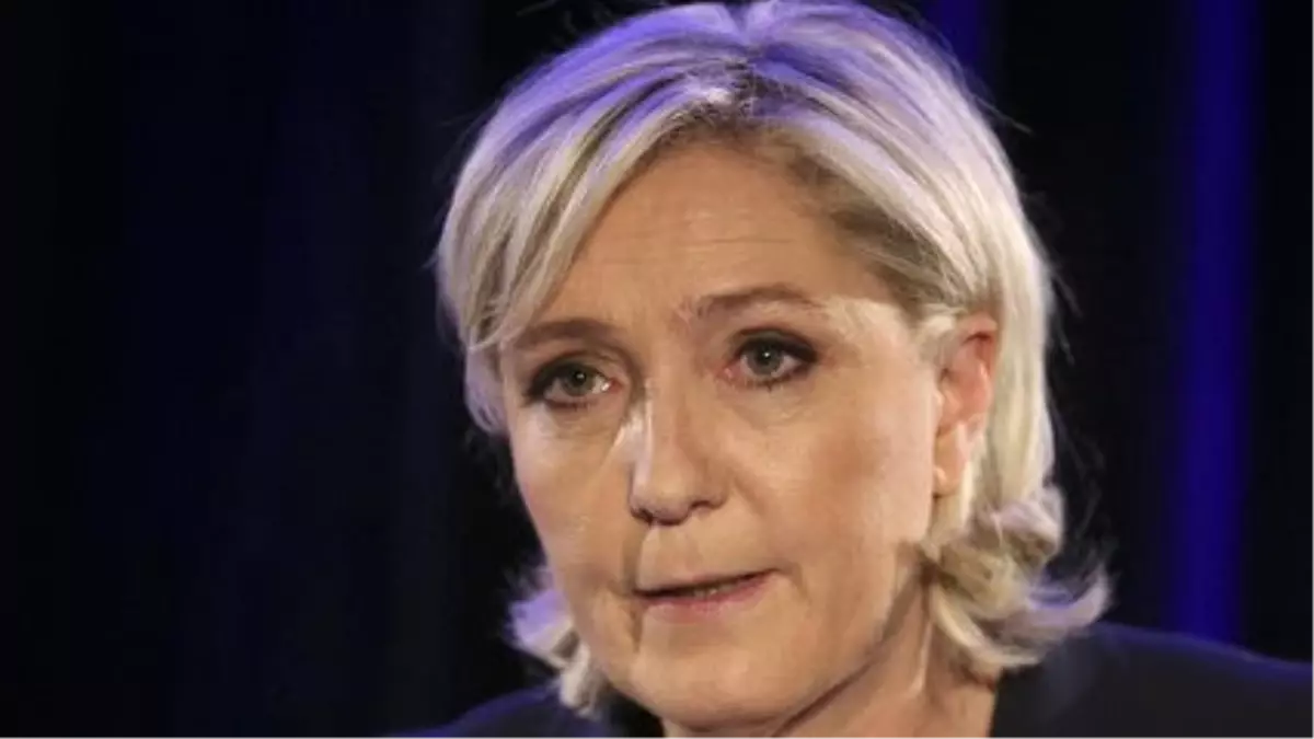 Le Pen AP\'ye Olan Borcunu Geri Ödemiyor