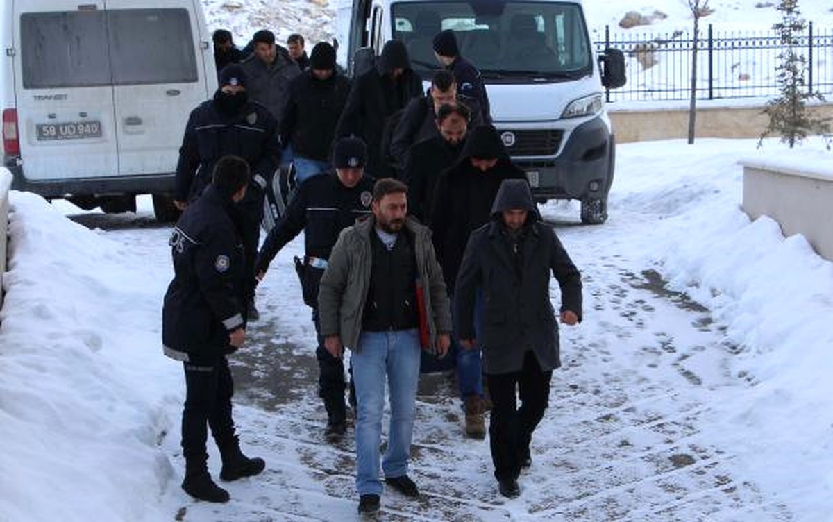 Sivas\'ta 11 Eski Polis, Fetö\'den Tutuklandı