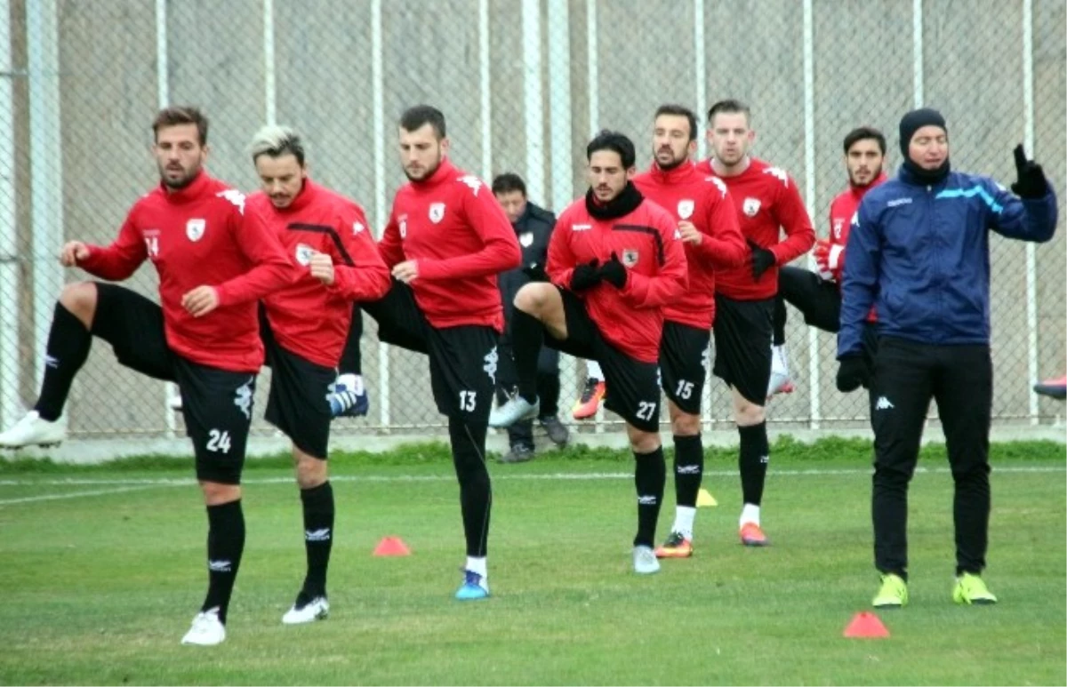 Sivasspor Transfer Döneminde 6 Futbolcuyu Kadrosuna Kattı