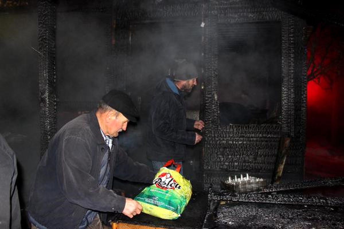 Türbede Yöresel Ürün Satılan 8 Dükkan Yandı