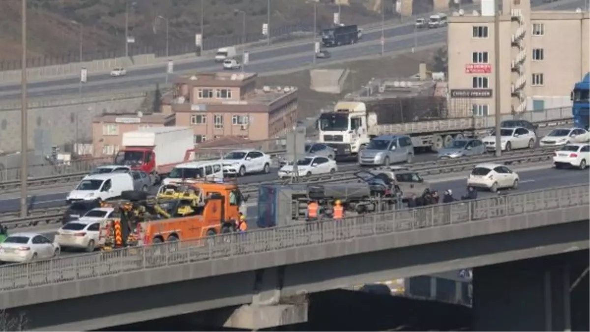 Tutuklu Taşıyan Cezaevi Aracı Tem\'de Devrildi Olayda Ölü Yaralı Yok (2)