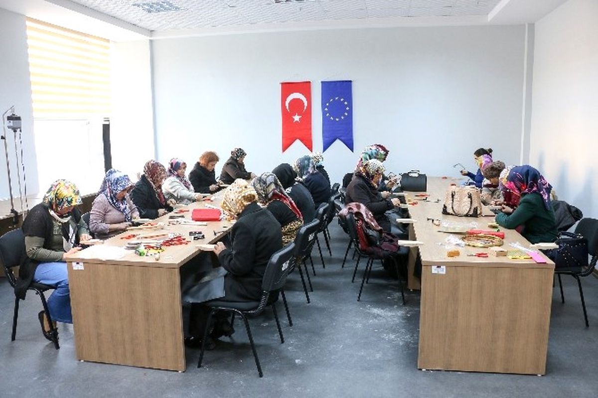 Yahyalı\'da Gümüş İşlemeciliği Kursu Açıldı