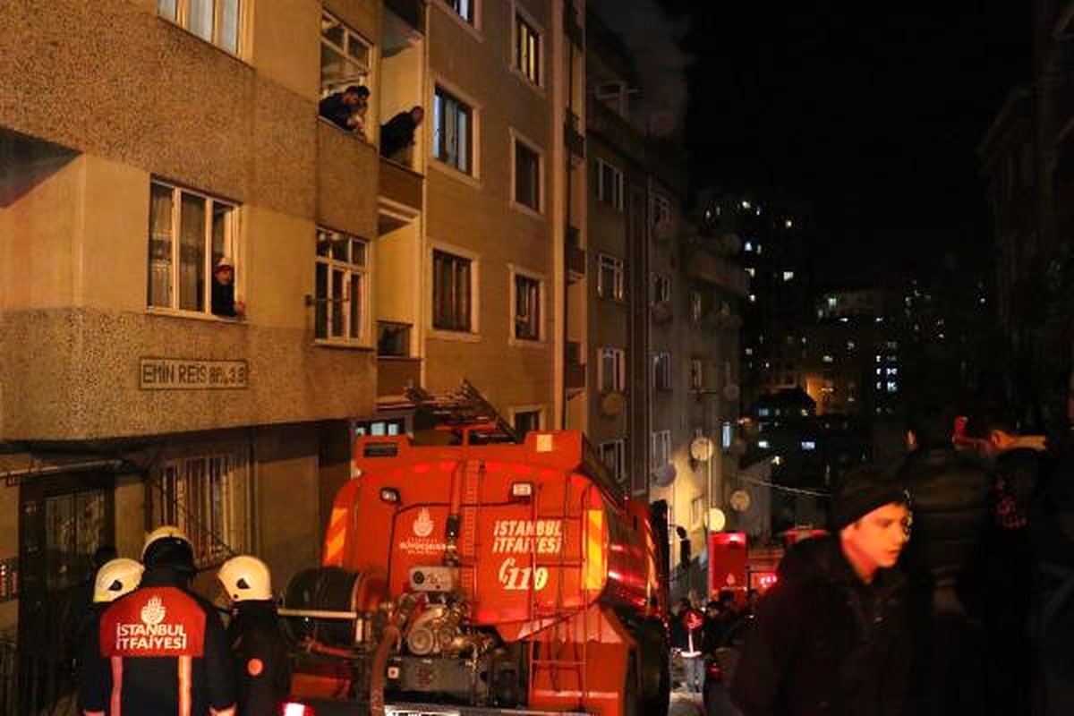 Yangın Mahalle Sakinlerini Sokağa Döktü
