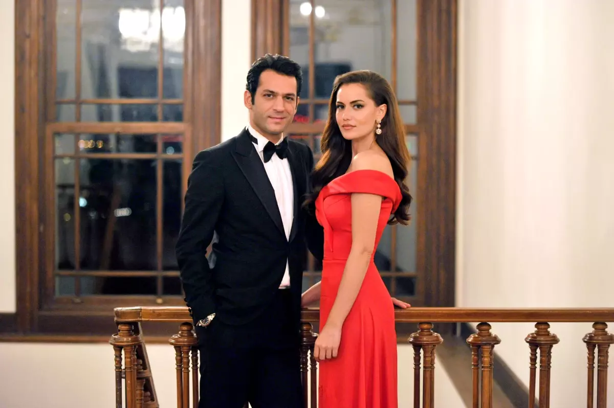 Fahriye Evcen ve Murat Yıldırım\'ın \'Aşk\' Dolu Filmi İddialı Geliyor