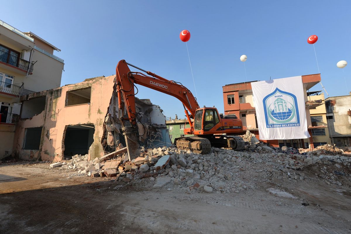 Yıldırım\'da Riskli Binalarla Mücadele Sürüyor