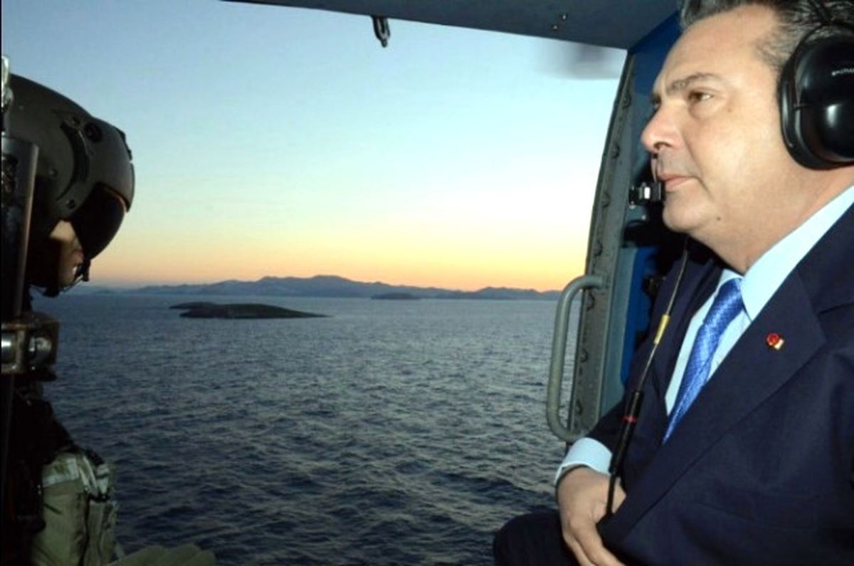 Yunan Bakan Kardak\'a Çelenk Bıraktı