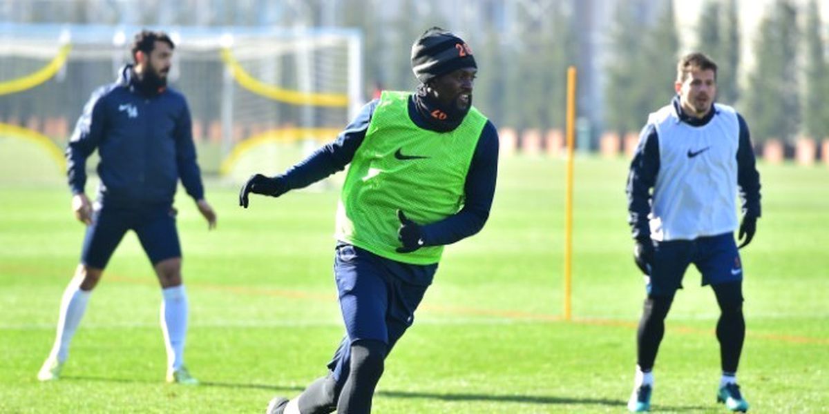 Adebayor İlk İdmanına Çıktı