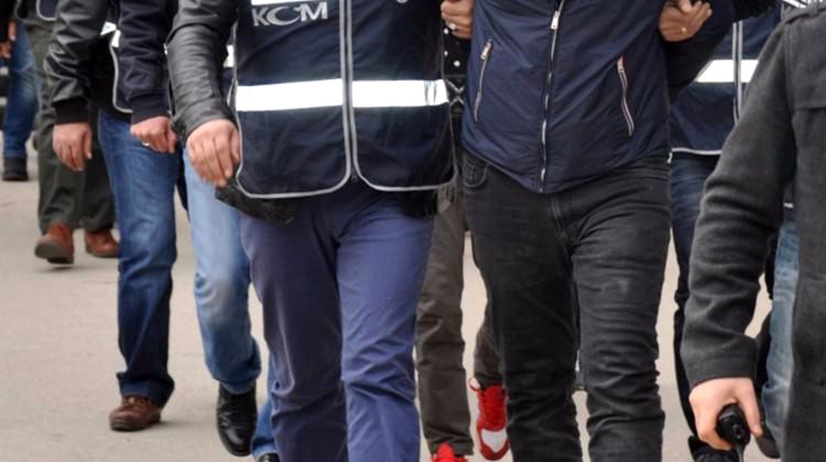 Antalya\'da Fetö Operasyonunda 33 Polis Tutuklandı
