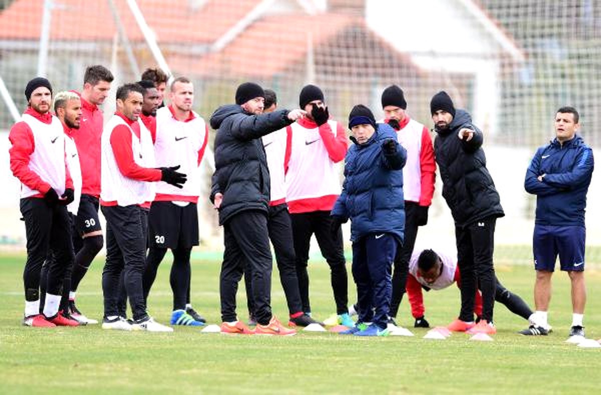 Antalyaspor Teknik Direktörü Çalımbay Kariyer Rekorunu Kırdı