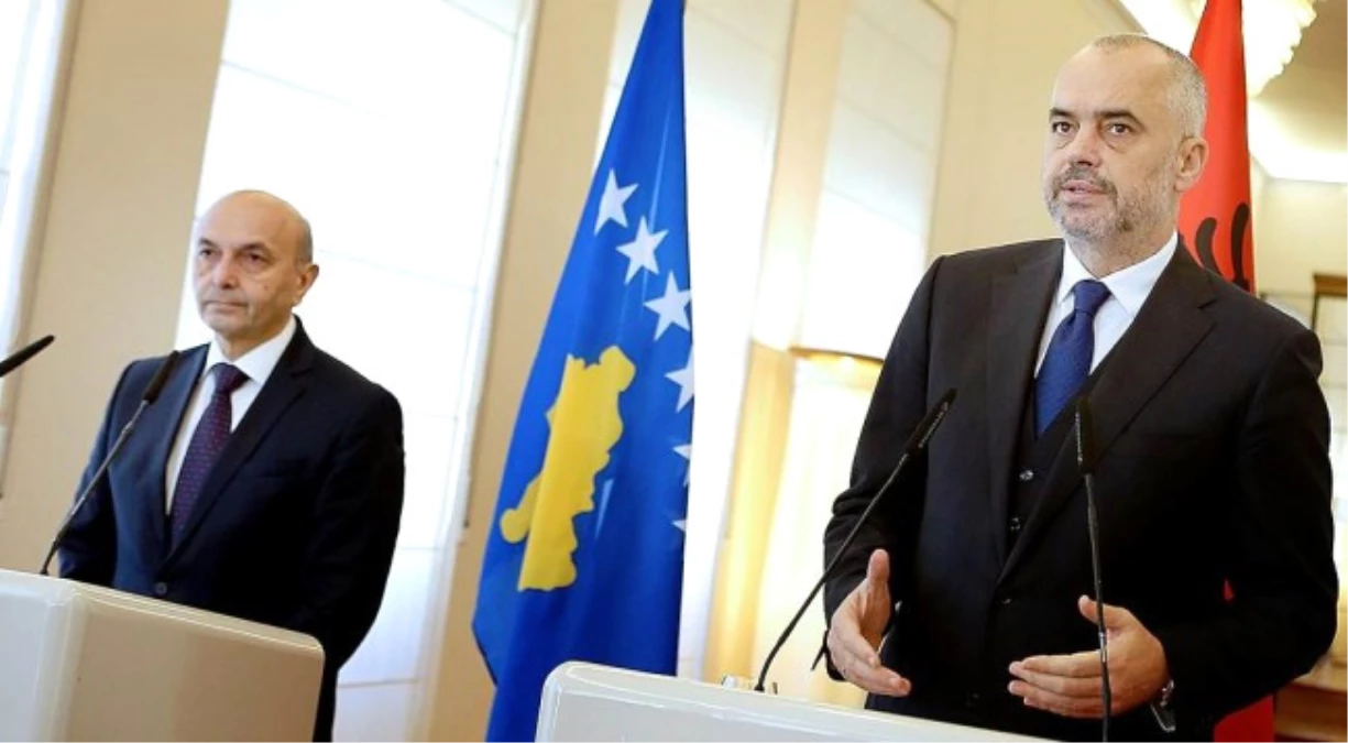 Arnavutluk Başbakanı Rama Kosova\'da