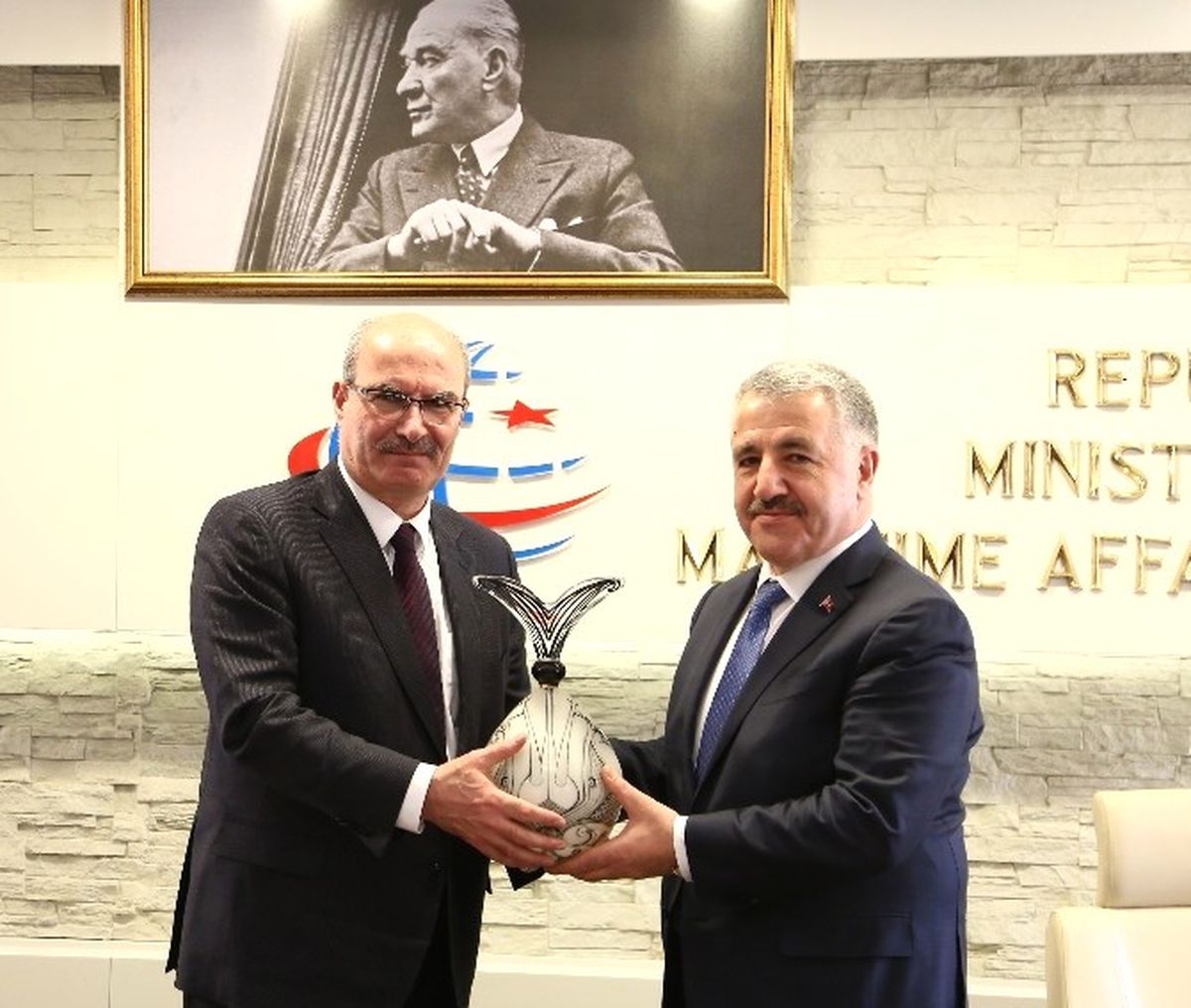 ATO\'dan Ulaştırma, Denizcilik ve Haberleşme Bakanı Ahmet Arslan\'a Ziyaret