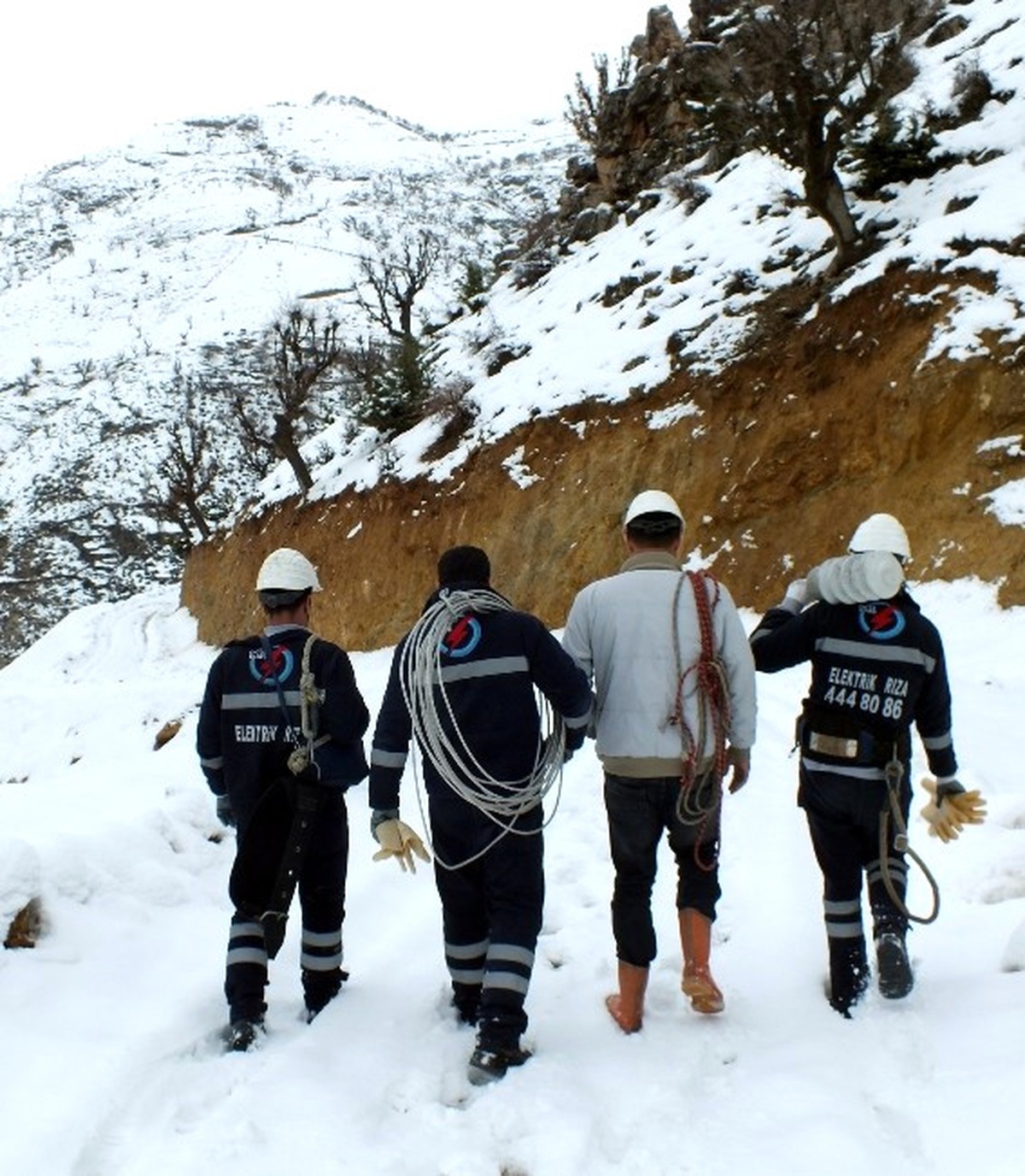Avcılar Yüzünden 20 Köy Karanlıkta Kaldı