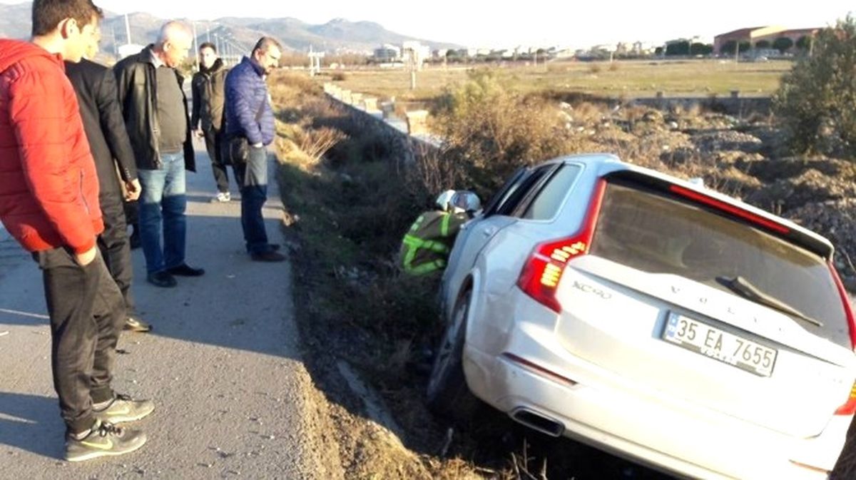 Ayvalık\'ta Trafik Kazası: 3 Yaralı