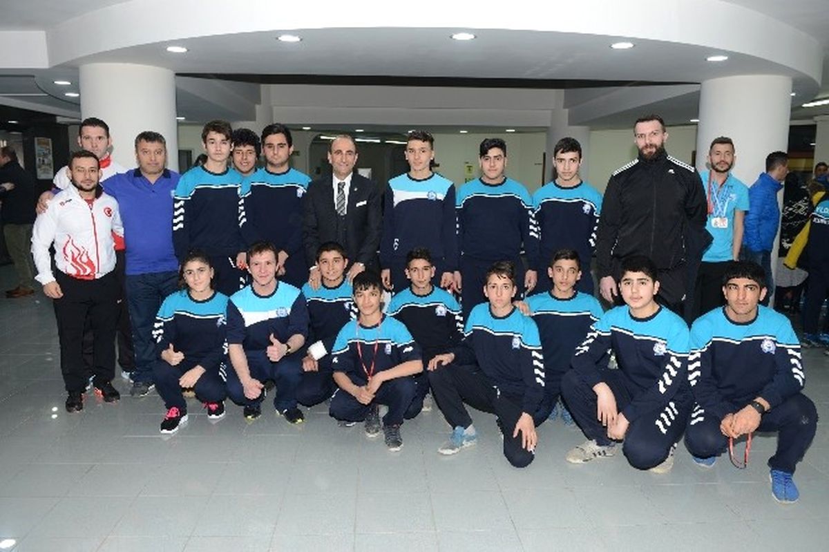 Yıldırım Belediyesi\'nden Başarılı Sporculara Ödül
