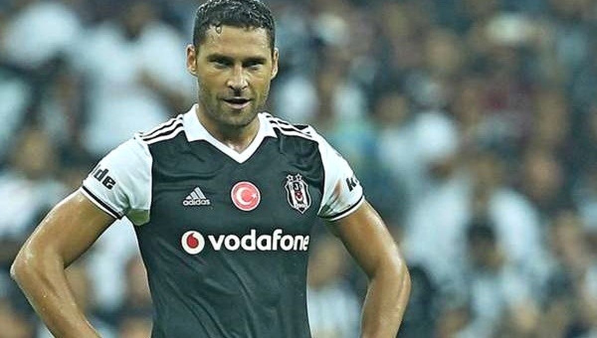 Beşiktaş\'ta Tosic\'in Sözleşmesi Uzatıldı