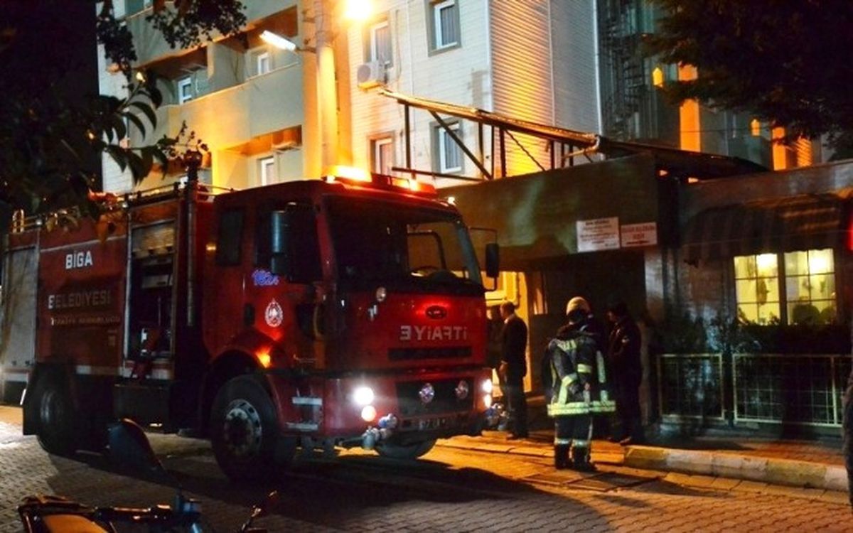 Biga\'da Otelin Kazan Dairesinde Yangın Çıktı