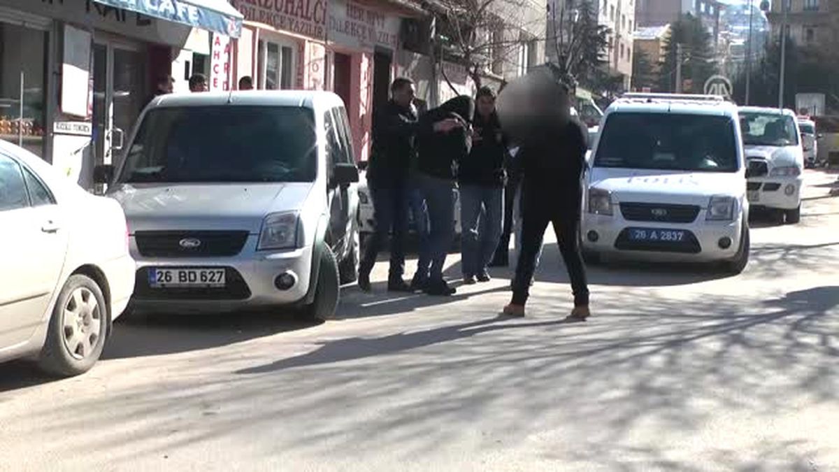 Biri Polis 2 Kişiyi Yaralayan 2 Şüpheli Yakalandı