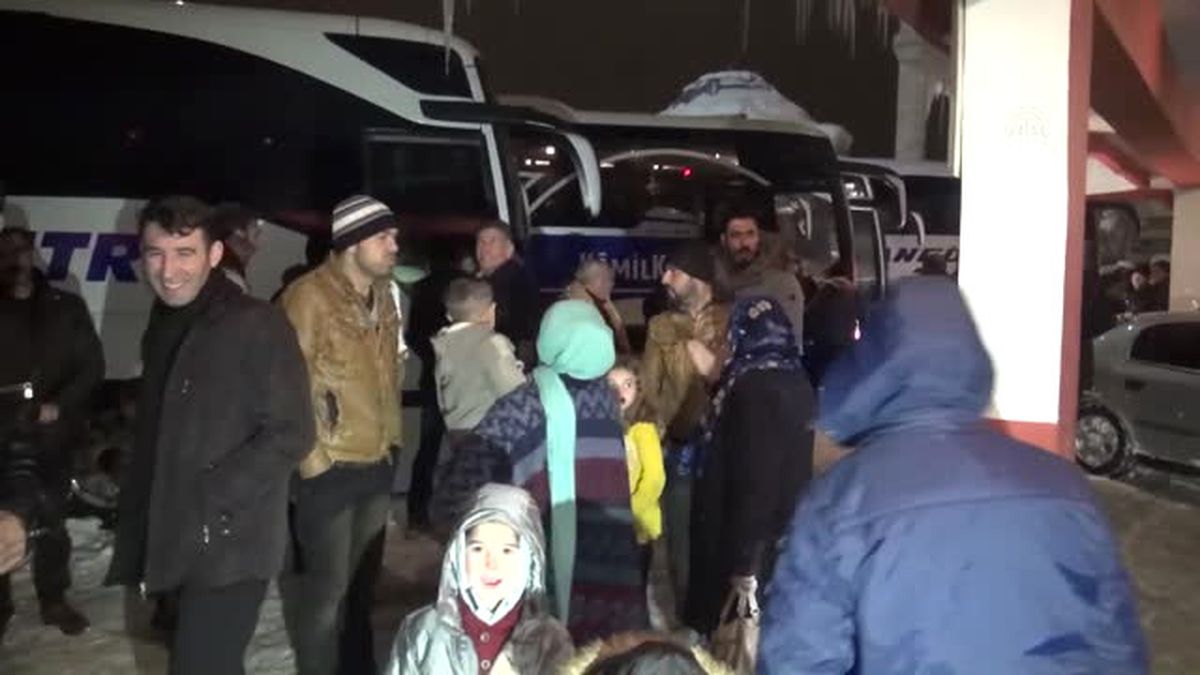 Bitlis\'te Kar Yağışı Şehirlerarası Ulaşımı Aksattı