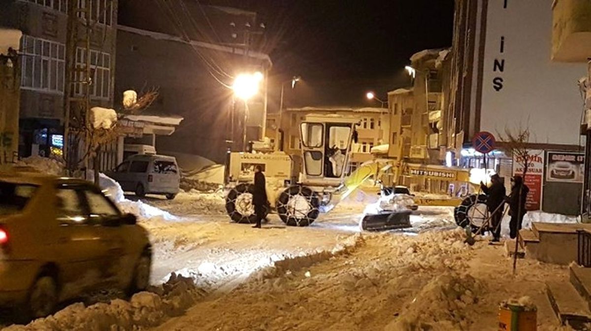 Bulanık Belediyesinden Gece Mesaisi