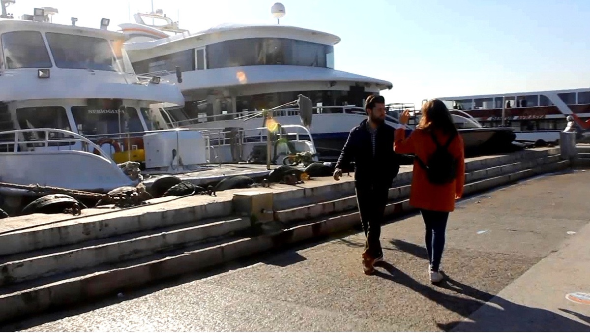 "Çak bir beşlik" diyen öğrencilerin elleri havada kaldı