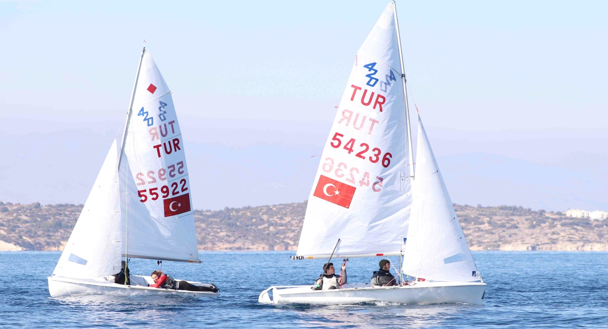 Çeşme\'de yelkencilerin kupa heyecanı sürüyor