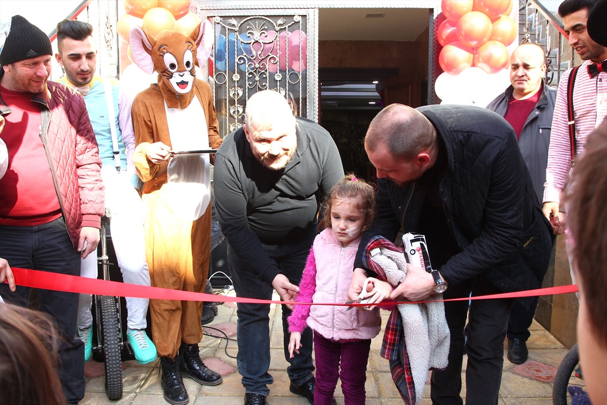 Çocuk Festivalinin Açılış Kurdelesini Şehit Kızı Kesti