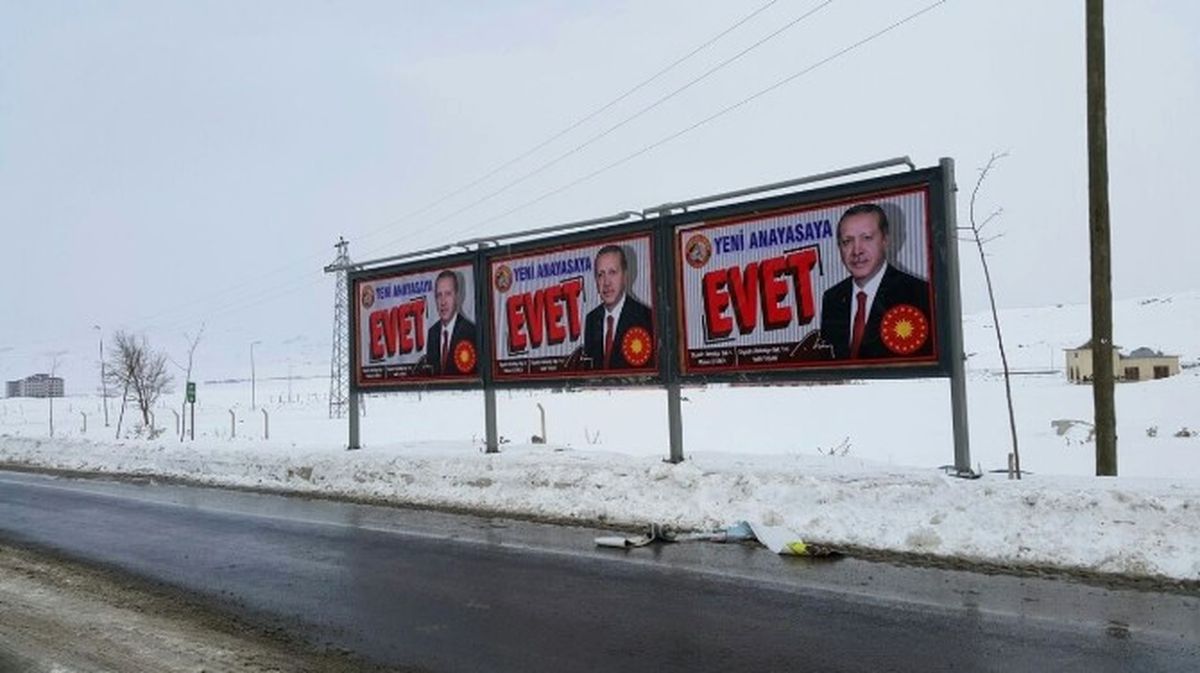 Diyadin Belediyesinden "Yeni Anayasaya Evet" Afişleri