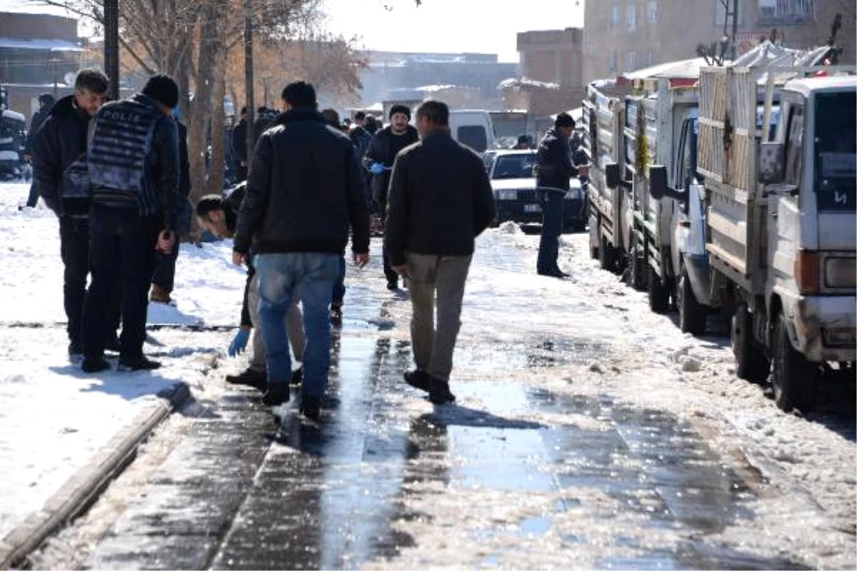 Diyarbakır\'da Polis Noktasının Yanında Pompalıyla Rastgele Ateş Açıldı
