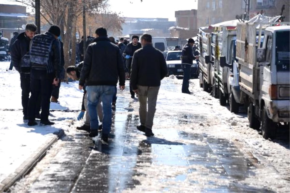 Diyarbakır\'da Sıcak Saatler! Sur\'da Pompalıyla Ateş Açıp Kaçtı, Polis Peşine Düştü