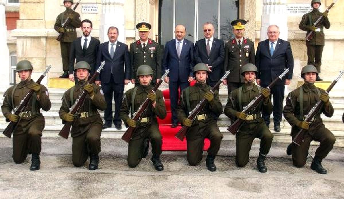 Edirne\'de Askere \'Diz Çöktürme\' Tartışması