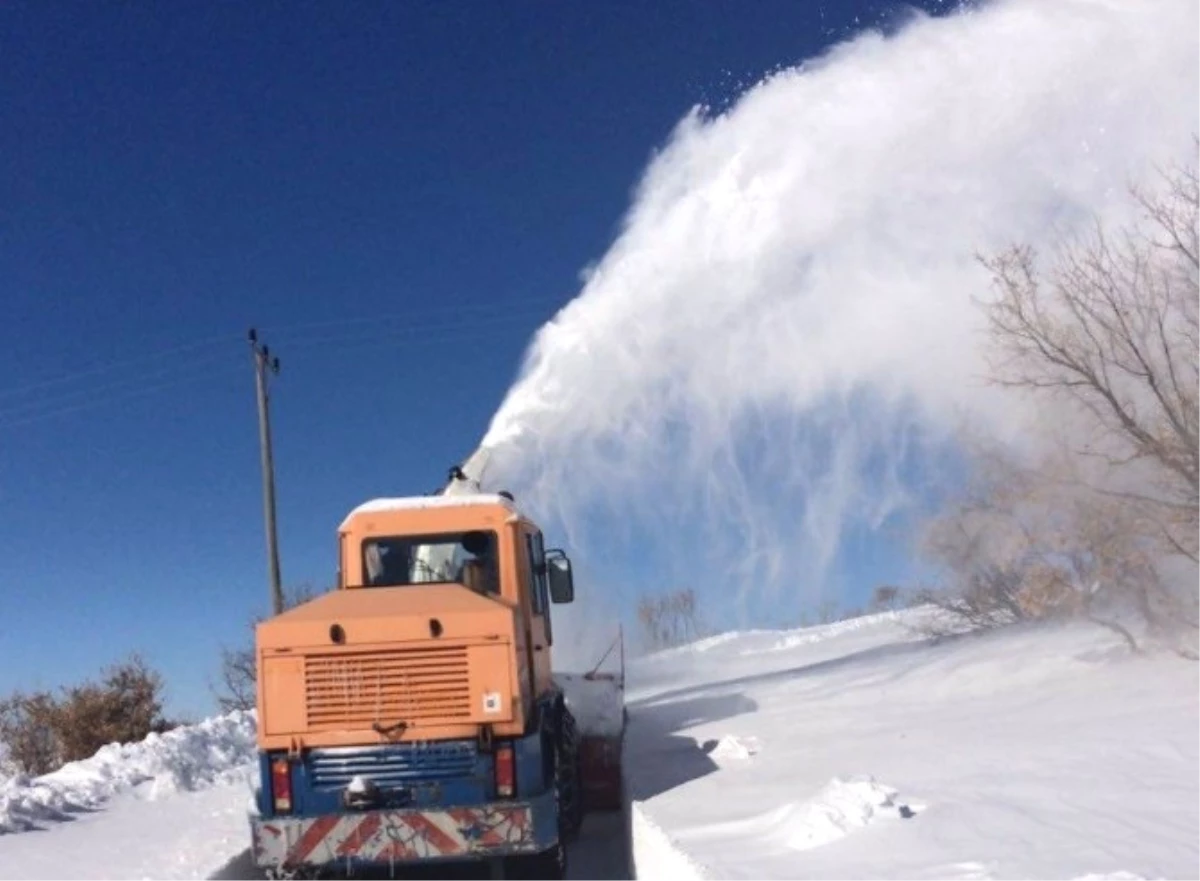 Elazığ\'da 272 Köy Yolu Kar Nedeniyle Ulaşıma Kapandı