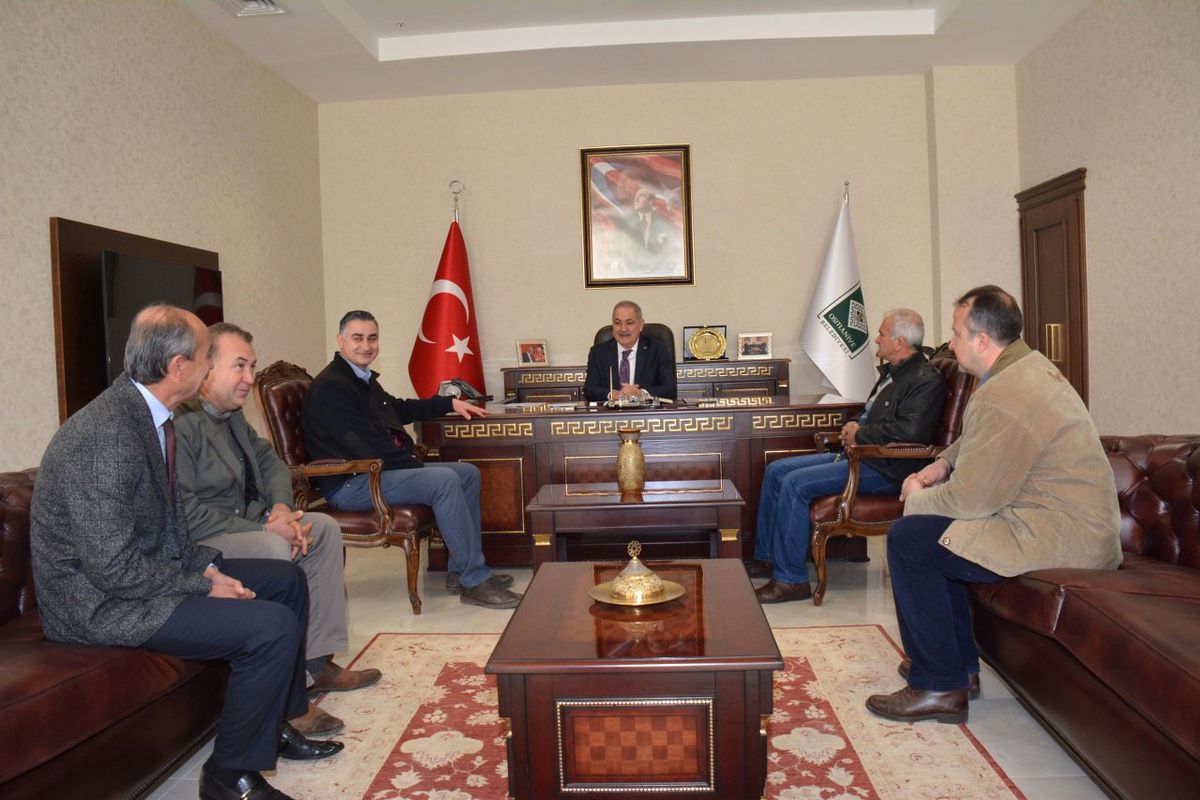 Güvercin Sevenler Derneğinden Belediye Başkanı Kadir Kara\'ya Ziyaret