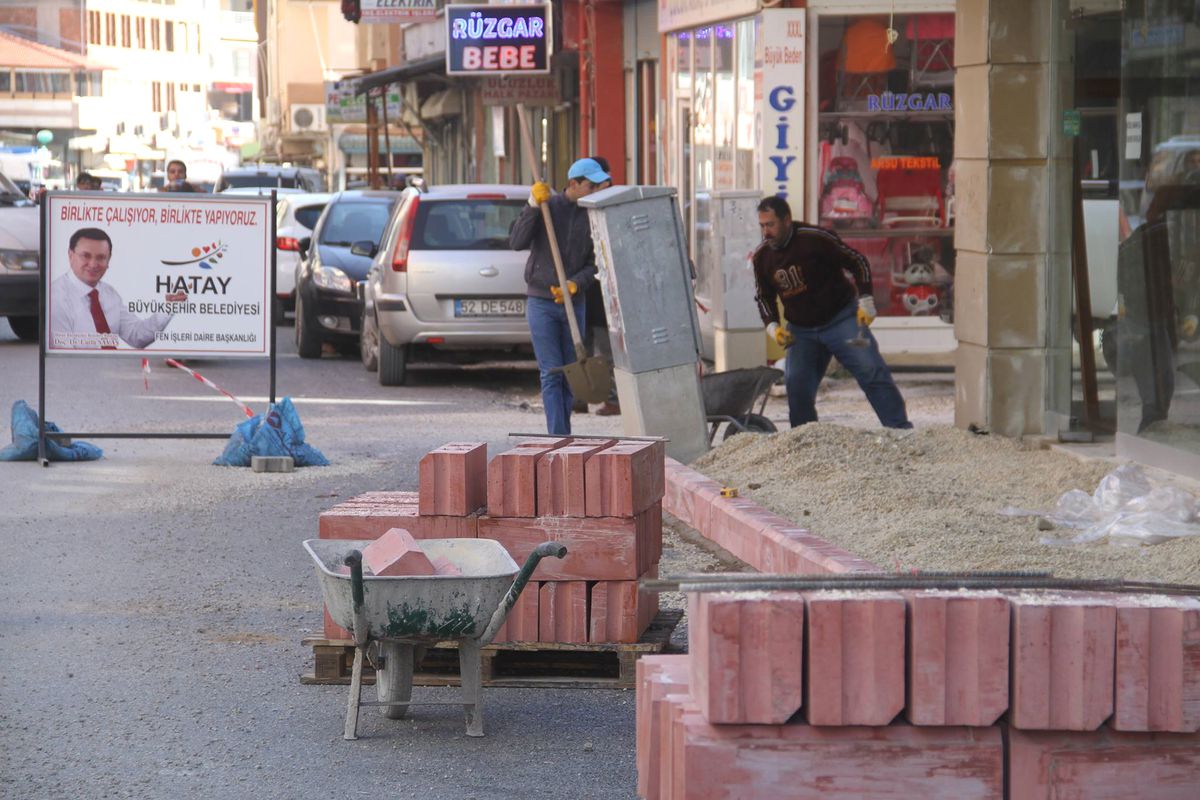 HBB, Samandağ\'da Kaldırımları Modern Hale Getiriyor