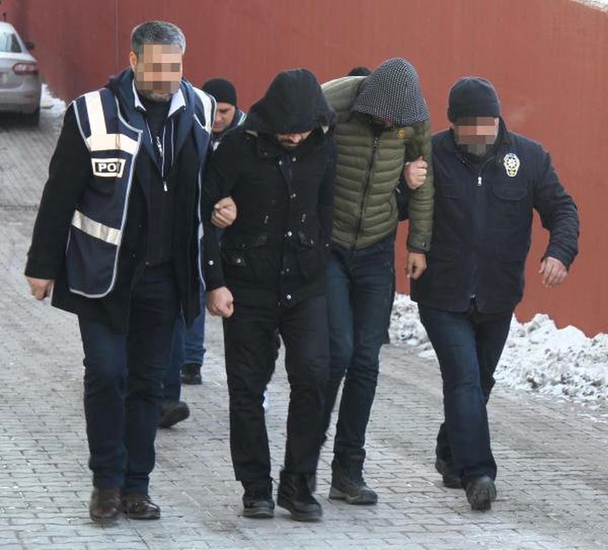 İnşaat İşçisini Demir Çubukla Dövüp, Gasp Eden 4 Kişi Yakalandı