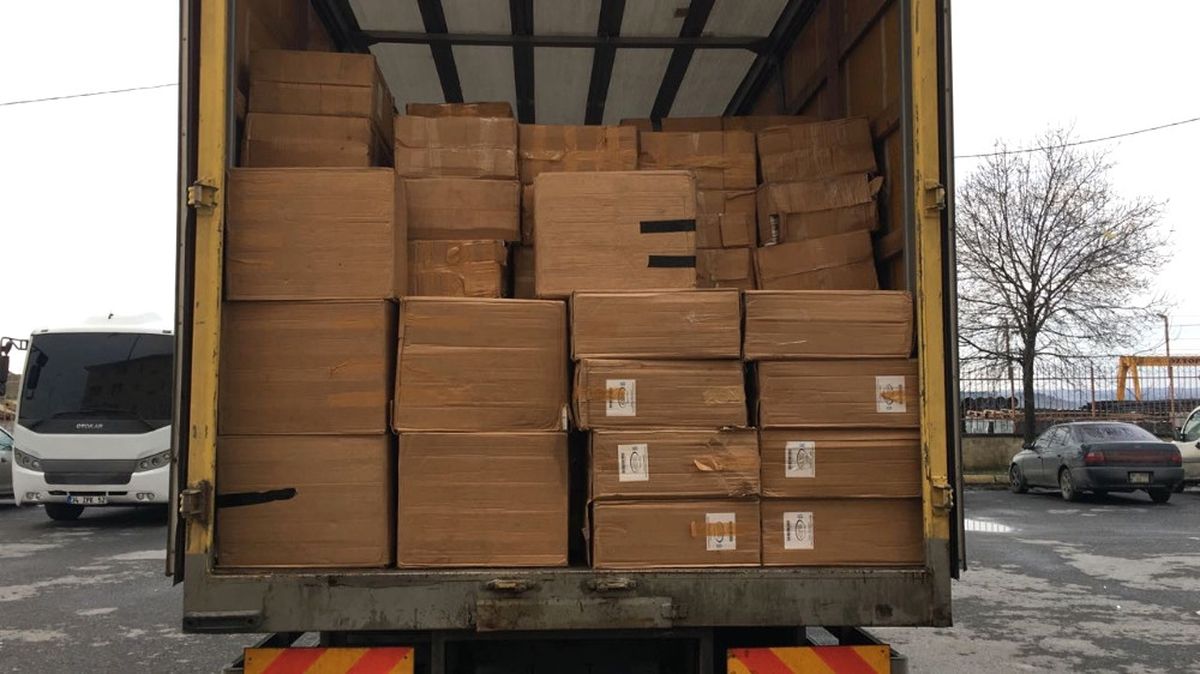 İstanbul\'da 183 Bin Paket Kaçak Sigara Ele Geçirildi
