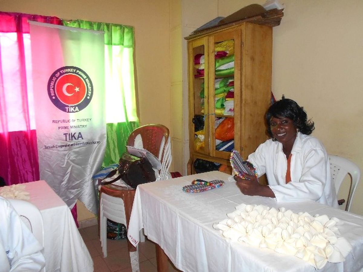 Kamerun\'da Şiddet Mağduru Kadınların İmkanlarının İyileştirilmesine Destek