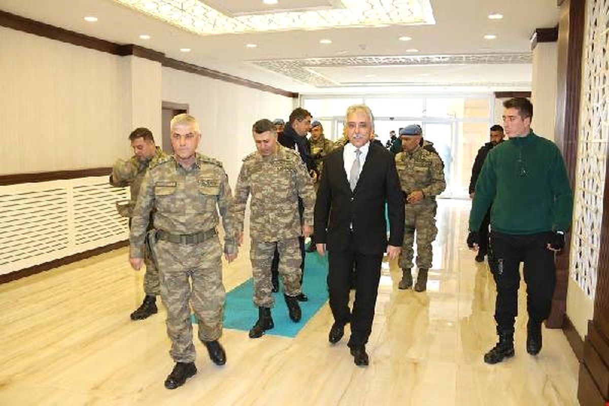 Korgeneral Çetin, Hakkari Valisi Toprak\'ı Ziyaret Etti