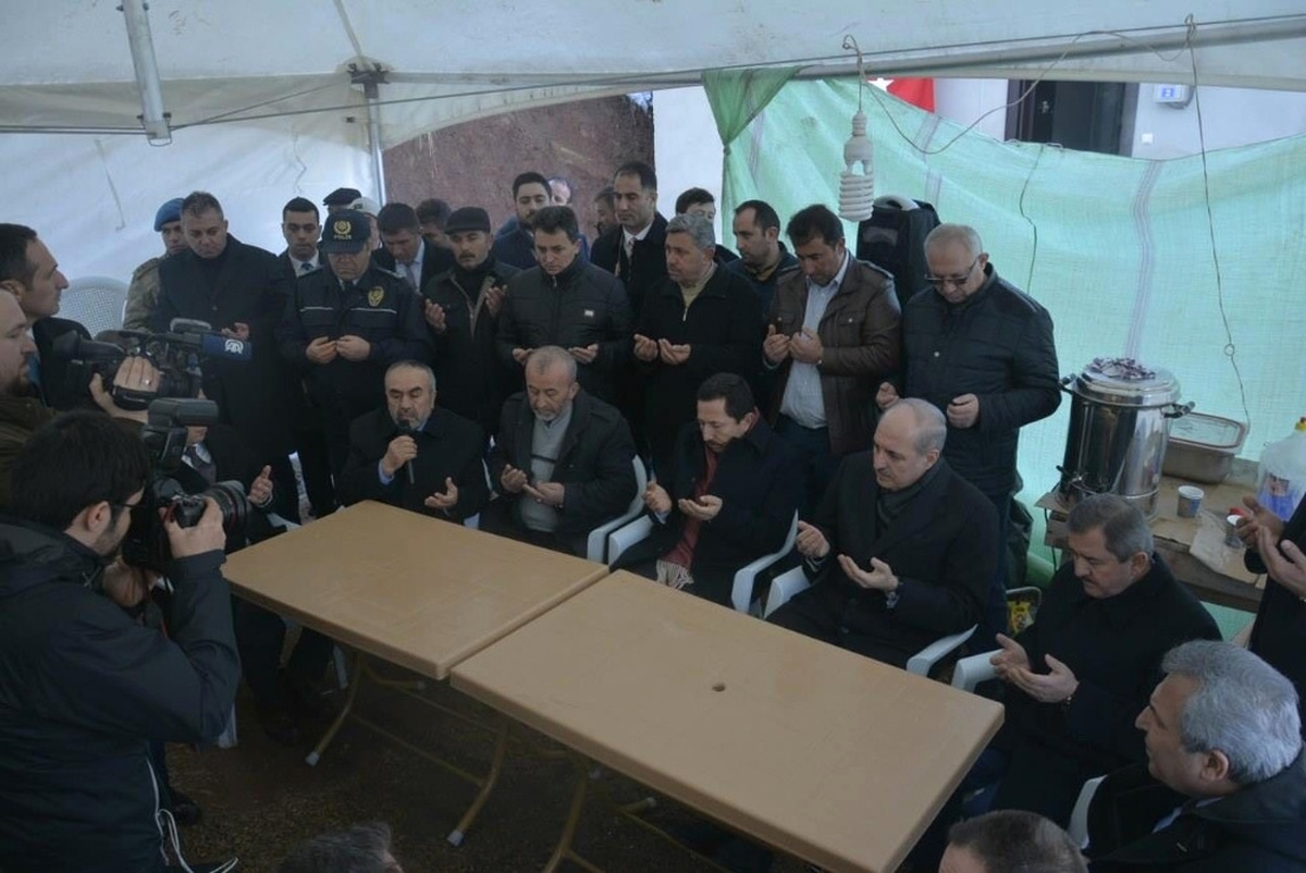 Kurtulmuş\'tan Şehit Ailesine Taziye Ziyareti