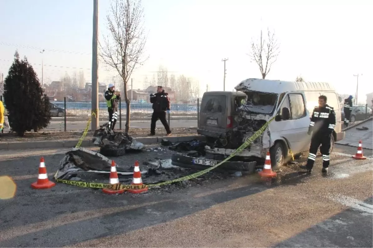 Kütahya\'da Zincirleme Trafik Kazası: 1 Ölü, 1 Yaralı