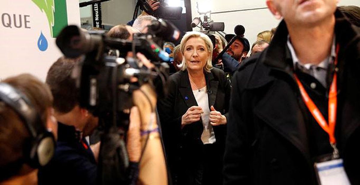 Le Pen\'e Soru Soran Gazeteci Tartaklandı
