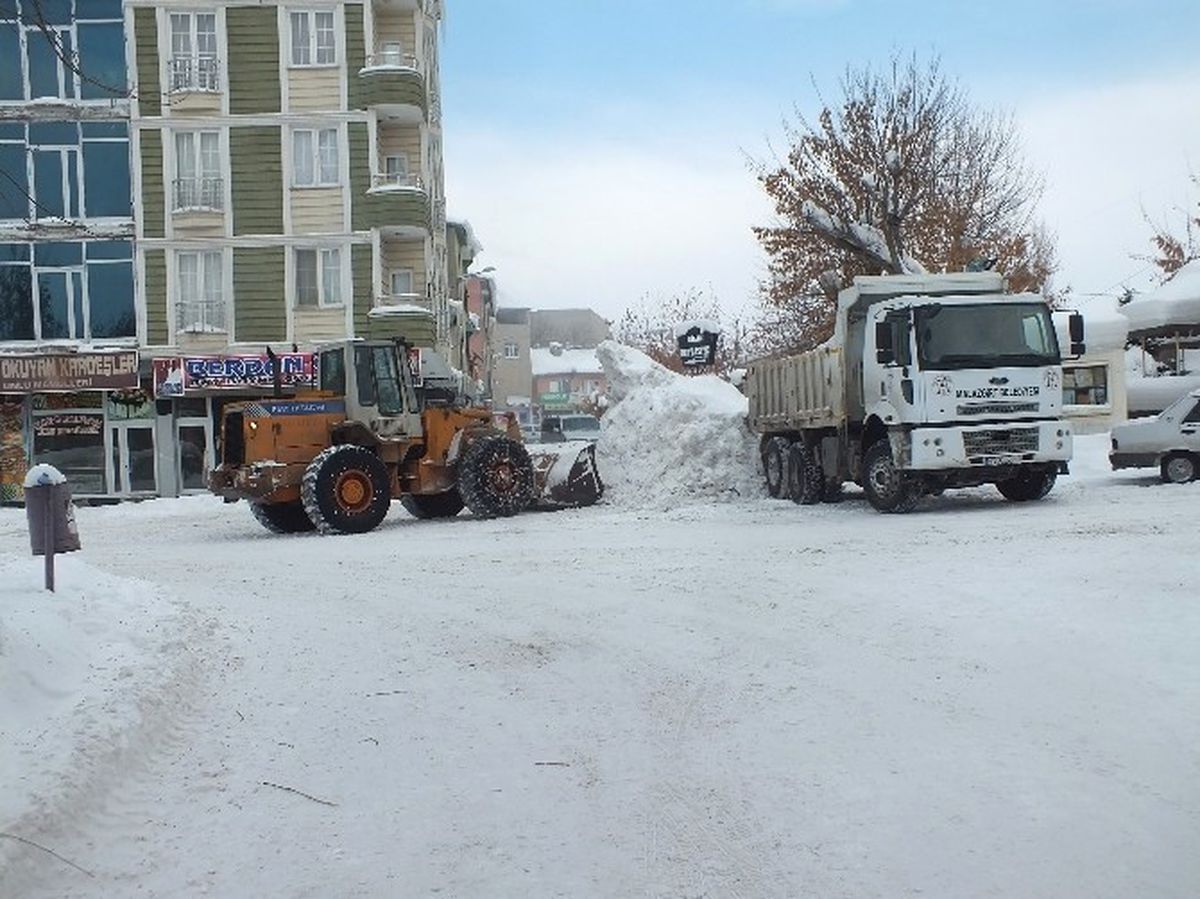 Malazgirt\'te Kar Yağışı ve Tipi