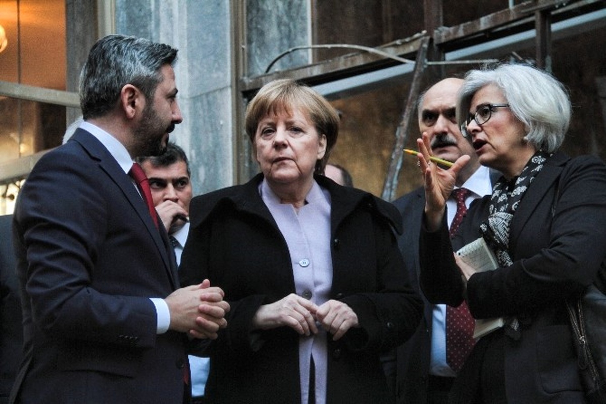 Merkel, TBMM\'de Fetö\'cü Teröristlerin Bombaladığı Bölümleri Gezdi